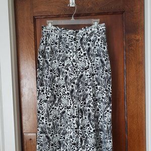 Black and white cropped flowy pants--Loft